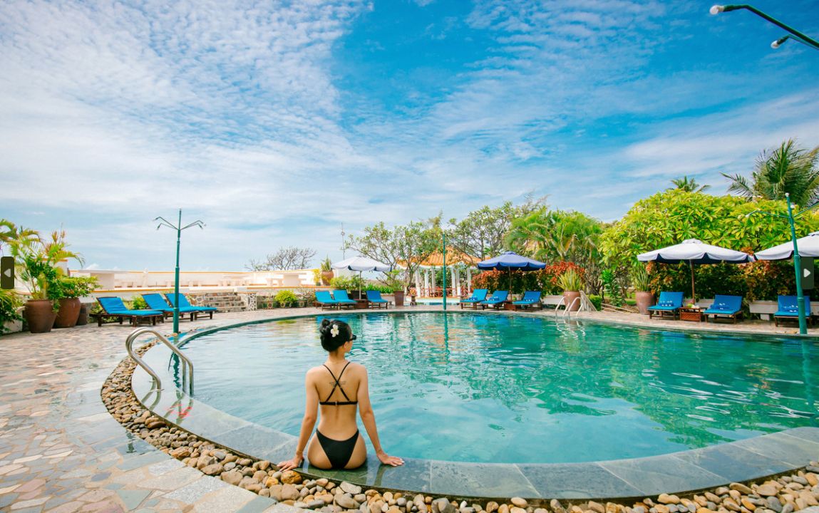 Mui Ne: 2-Day JEEP Tour & Beach Escape from HCMC with Hotel 2
