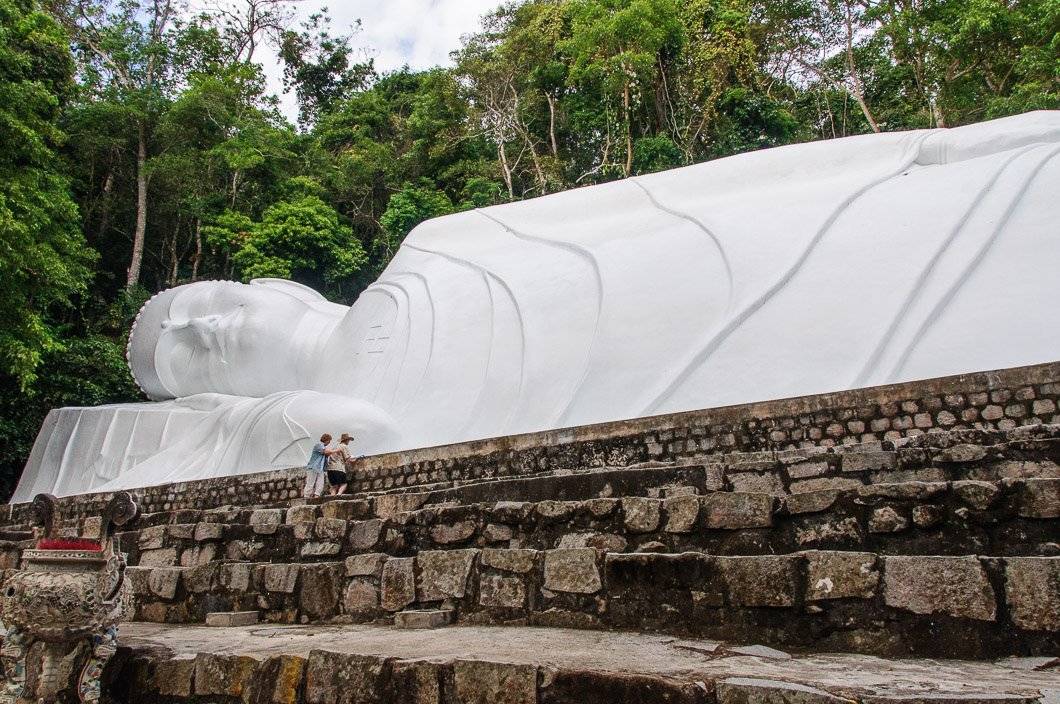 Muine: Discover Taku Mountain, Reclining Buddha & Local Life